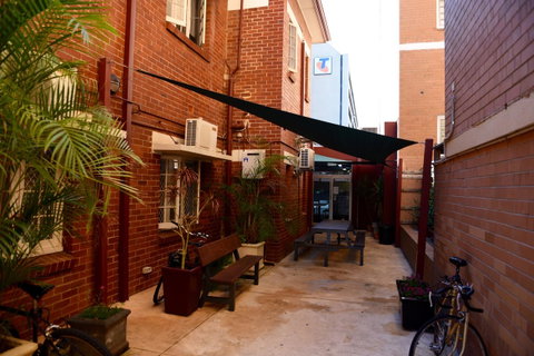 The Emperors Crown Hostel - Accommodation Mermaid Beach 10