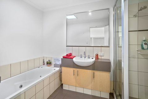 Villa On Fearn - Accommodation Mermaid Beach 7