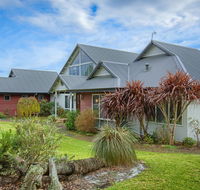 Glenelg on King Bed  Breakfast - Accommodation Mermaid Beach