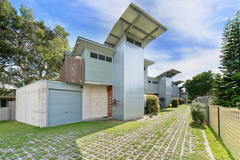 Crescent Head Spa Villa - Accommodation Mermaid Beach 0