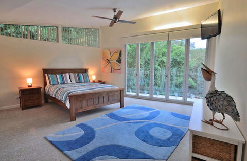 Crescent Head Spa Villa - Accommodation Mermaid Beach 2