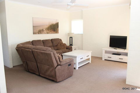 Mollymook Cove Apartments - Accommodation Mermaid Beach 9