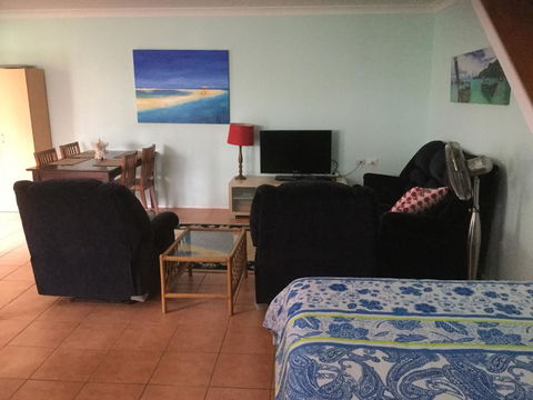 Jetz Bungalow - Accommodation Mermaid Beach 10