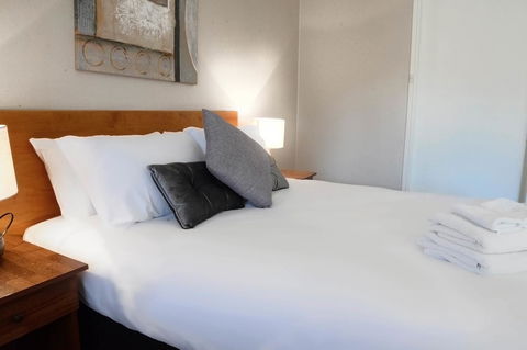 Almond Inn - Accommodation Mermaid Beach 0