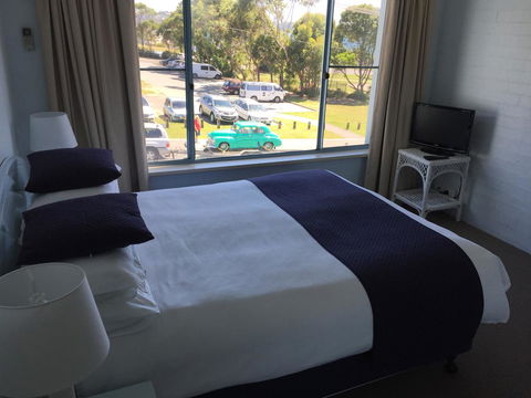 Breakers Apartments - Accommodation Mermaid Beach 1