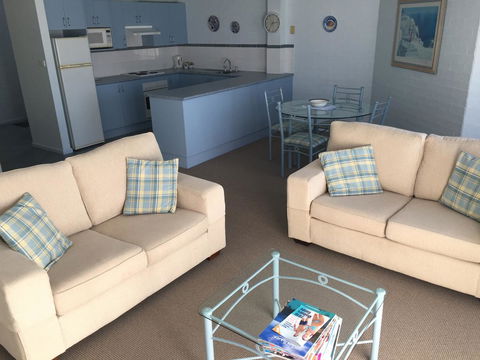 Breakers Apartments - Accommodation Mermaid Beach 9