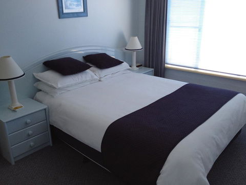 Breakers Apartments - Accommodation Mermaid Beach 4
