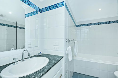 On The Beach Getaway - Accommodation Mermaid Beach 7