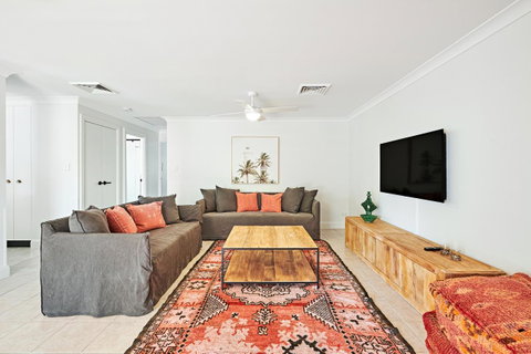 The Lord Byron - Accommodation Mermaid Beach 28