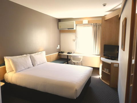 Ibis Thornleigh - Accommodation Mermaid Beach 25