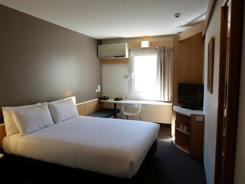 Ibis Thornleigh - Accommodation Mermaid Beach 3