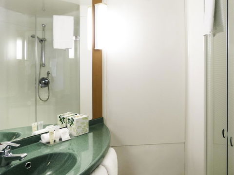 Ibis Thornleigh - Accommodation Mermaid Beach 19