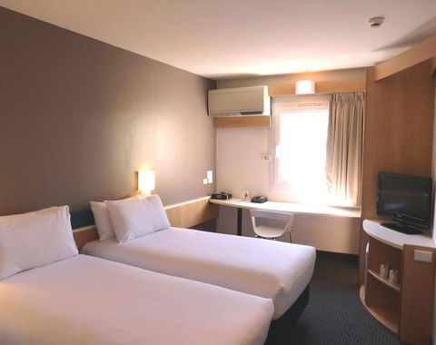 Ibis Thornleigh - Accommodation Mermaid Beach 24