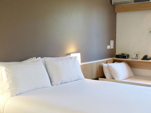 Ibis Thornleigh - Accommodation Mermaid Beach 21