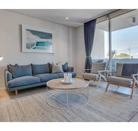 Oceanside Elegance At Superb Home Steps From Sand - Accommodation Mermaid Beach