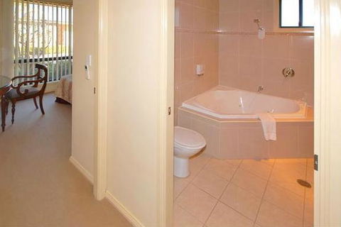 Potters Apartments - Accommodation Mermaid Beach 12