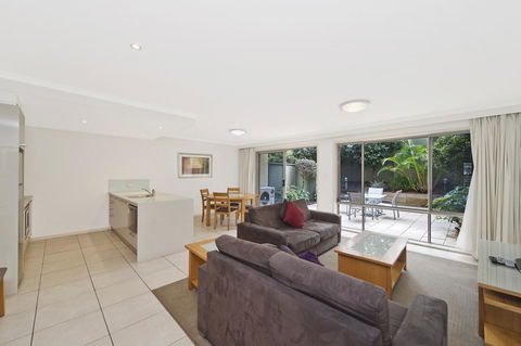 Flynns Beach Resort - Accommodation Mermaid Beach 2