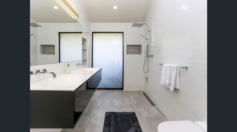 Wine Country Villas - Accommodation Mermaid Beach 8