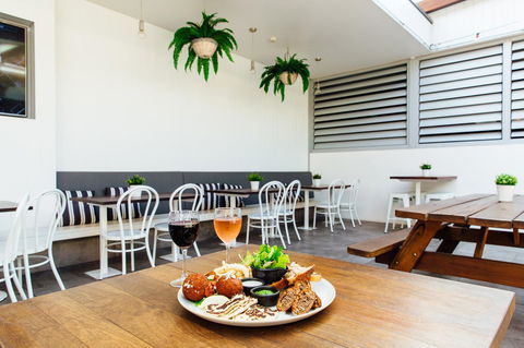 Coniston Hotel Wollongong - Accommodation Mermaid Beach 10