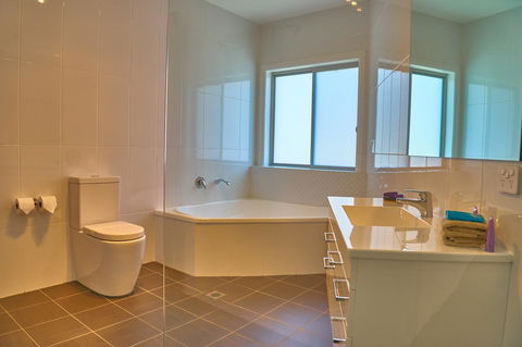 Hunter Oasis - Accommodation Mermaid Beach 27