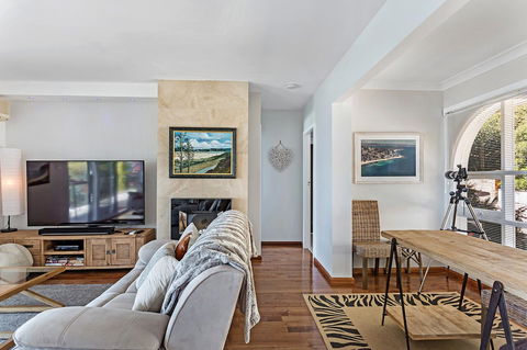 Phuza Maningi 17 Myan Close - Accommodation Mermaid Beach 5