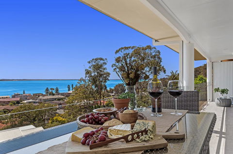 Phuza Maningi 17 Myan Close - Accommodation Mermaid Beach 2