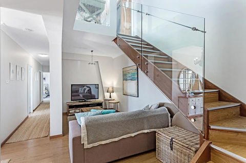 Phuza Maningi 17 Myan Close - Accommodation Mermaid Beach 10