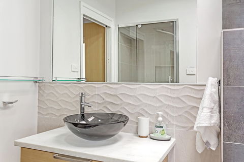 Phuza Maningi 17 Myan Close - Accommodation Mermaid Beach 13