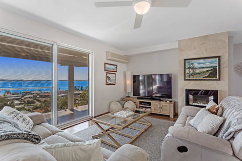 Phuza Maningi 17 Myan Close - Accommodation Mermaid Beach 4