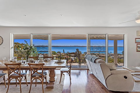 Phuza Maningi 17 Myan Close - Accommodation Mermaid Beach 0