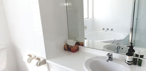 Marina Resort - Accommodation Mermaid Beach 19