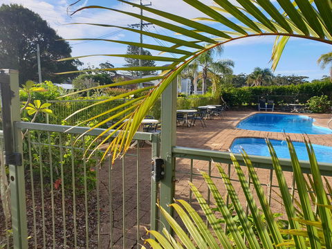 Marina Resort - Accommodation Mermaid Beach 10