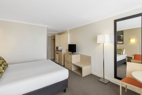 Mercure Newcastle - Accommodation Mermaid Beach 7