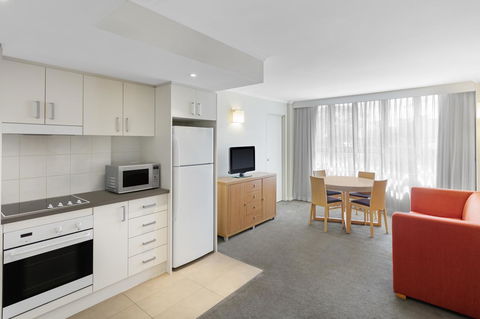 Mercure Newcastle - Accommodation Mermaid Beach 14