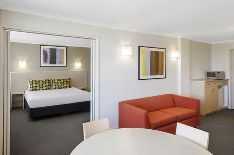 Mercure Newcastle - Accommodation Mermaid Beach 9