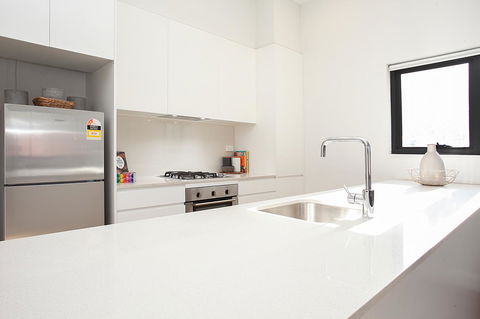 Stylish Apartment With Garage Near Bondi Beach - Accommodation Mermaid Beach 3