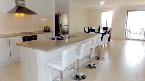 Jindabyne Executive - Accommodation Mermaid Beach 8