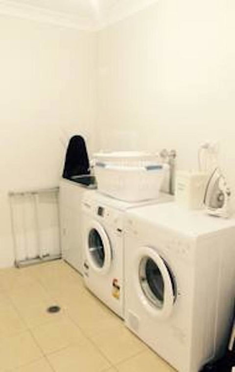 Jindabyne Executive - Accommodation Mermaid Beach 9