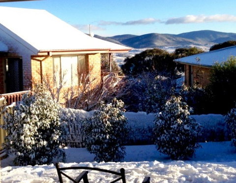 Jindabyne Executive - Accommodation Mermaid Beach 10