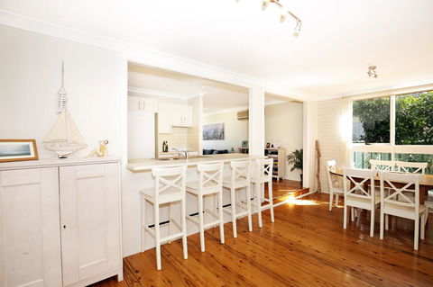 Hayes Beach House I Award Winner I 4 Mins To Beach - Accommodation Mermaid Beach 11