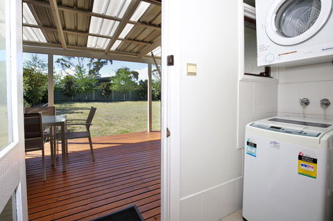 Hayes Beach House I Award Winner I 4 Mins To Beach - Accommodation Mermaid Beach 15