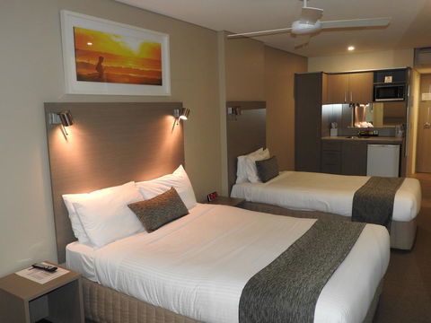 Manly Paradise Motel & Apartments - Accommodation Mermaid Beach 1