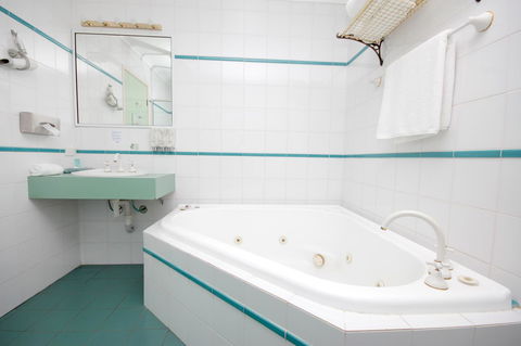 Sapphire Waters Motor Inn - Accommodation Mermaid Beach 7