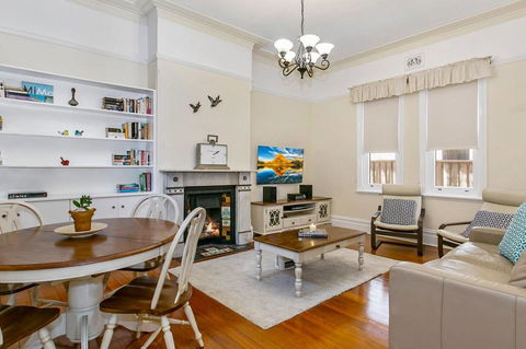 Oversized 2 Bedroom Manly Beach House - Accommodation Mermaid Beach 0