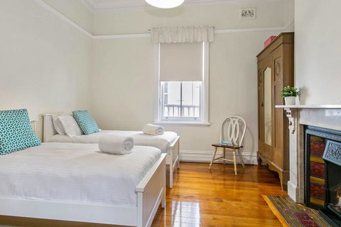 Oversized 2 Bedroom Manly Beach House - Accommodation Mermaid Beach 5