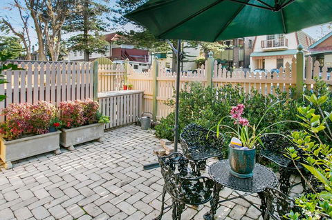 Oversized 2 Bedroom Manly Beach House - Accommodation Mermaid Beach 1