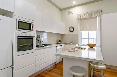 Oversized 2 Bedroom Manly Beach House - Accommodation Mermaid Beach 3