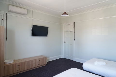 Rosehill Hotel - Accommodation Mermaid Beach 4