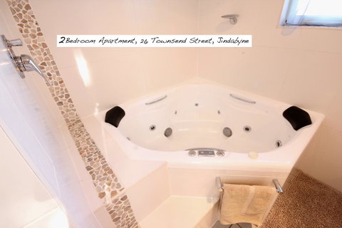 Full Circle Apartments - Accommodation Mermaid Beach 27