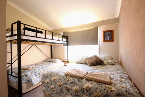 Full Circle Apartments - Accommodation Mermaid Beach 4